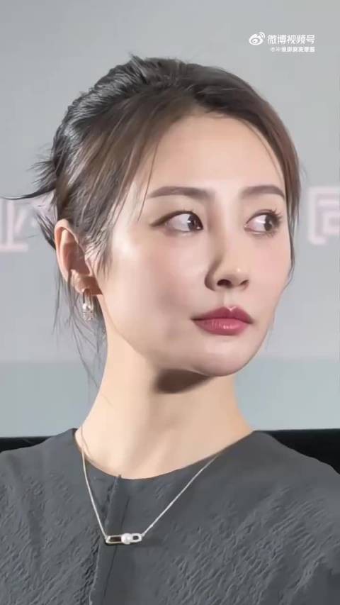 88年的安徽妹子李纯，北影毕业，出道就是谋女郎，妥妥的实力派