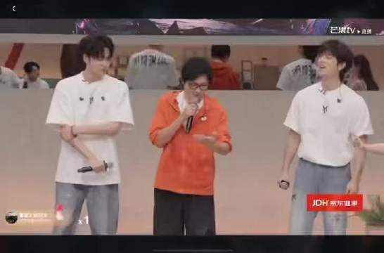 孙楠披哥二公小考，将歌词抄手上坦然面对记词难题