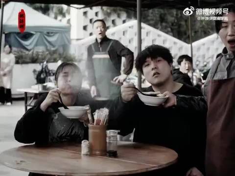 您的父亲，被人一啵儿带走了