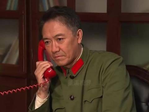 妻子偷听司令丈夫与战友电话，寻回失散女儿