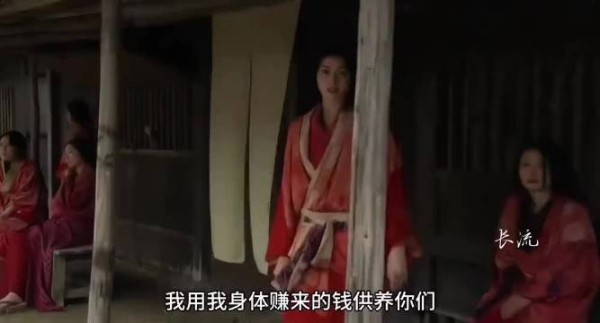 说白了就是给自己贫瘠的精神找个信仰，以此来安慰自己