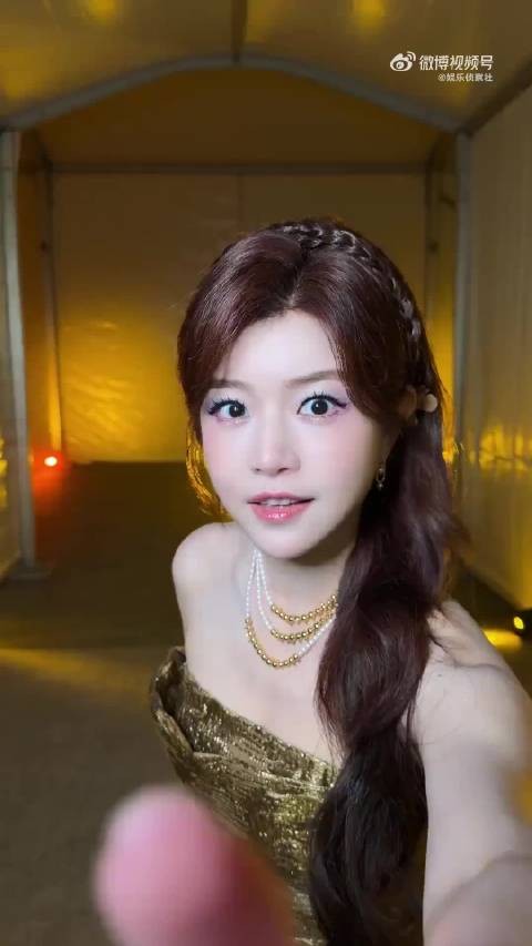 何超莲陈妍希不是打架是跳舞，两个人真的好可爱啊