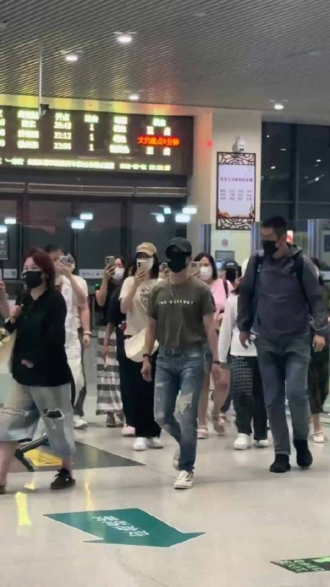 陈楚生现身淮南录制中秋晚会