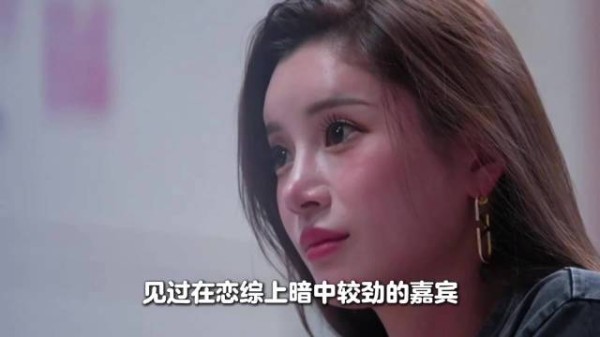 故意偷喝他人杯饮，反让对方自我反省