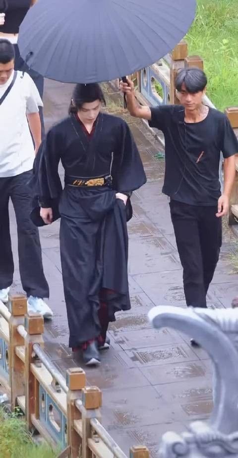何与《千夜奇谭》今日拍摄路透来了，来看看新造型如何，你期待这部剧吗？