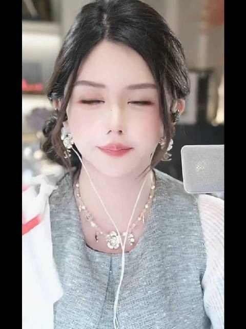 韩安冉也算整容鼻祖了其实变形计的时候也挺好看的！