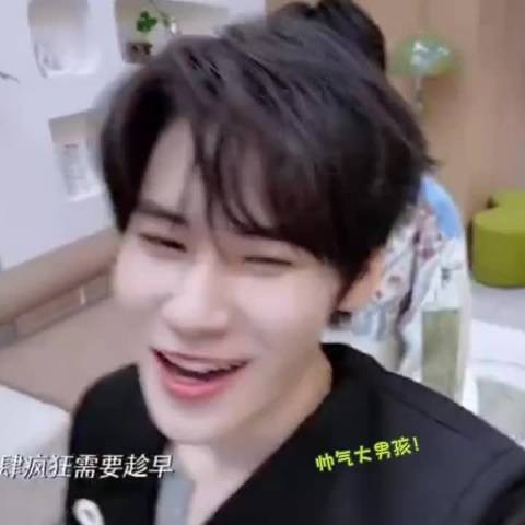 张真源舌苔无湿气，骨灰粉提醒注意身体