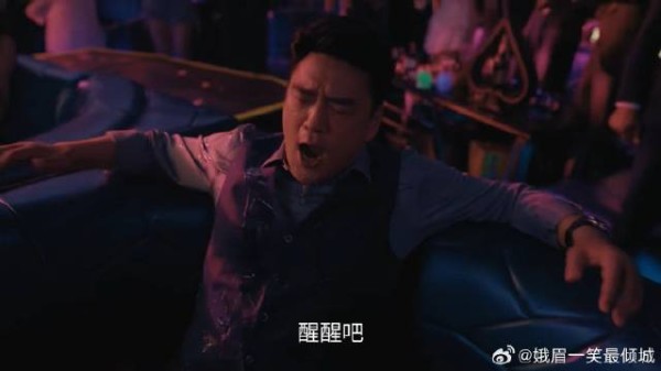老板抢占女销售便宜,赵玫霸气护短,一杯酒泼脸让他清醒
