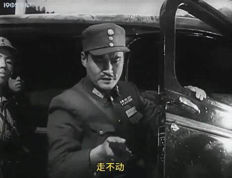 《上饶集中营》片段，被俘的新四军女兵被敌人当街枪杀
