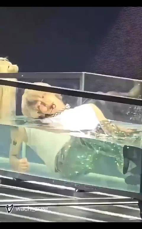 “外网破千万播放量 为什么idol从水里出来衣服是干的…”