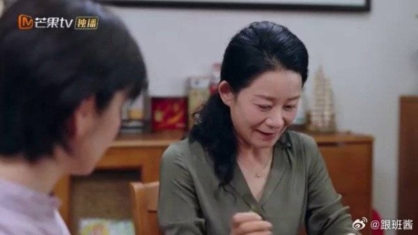 周母怕拖累丁家，直言娃娃亲不作数了，丁母面露难色