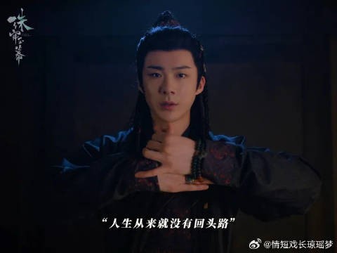 未见其人,先闻其声