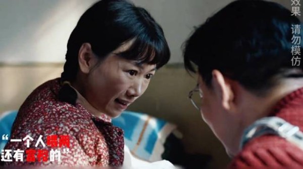 自己家孩子吃不饱，傅莹家老公和孩子一起吃