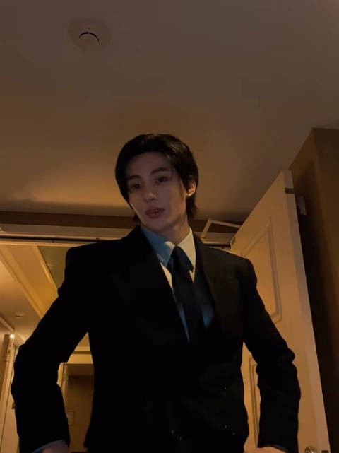 宝儿我求你穿今天这身黑的跳这个