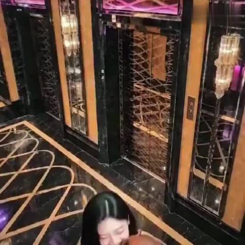 商K里的职业操守，人前深情，人后嫌弃