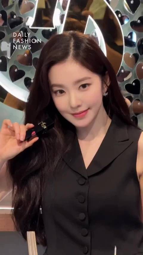 Irene 在 YSL Beauty 首尔精品店盛大开幕式