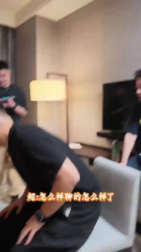 最戳我的细节是她还特意去跟导演打听周冬雨的状态