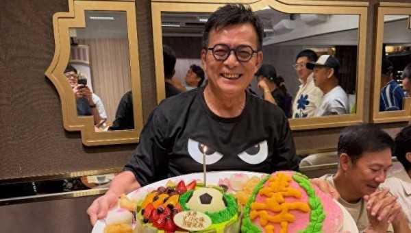 香港知名男星提前庆生！谭咏麟关礼杰等到场，退圈后仍人缘爆棚