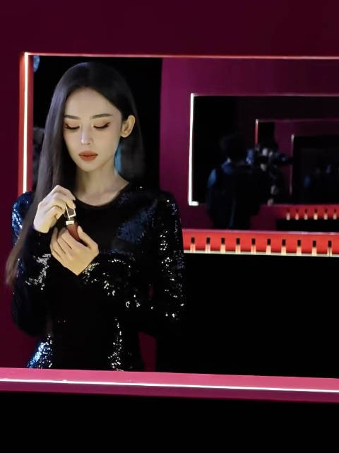 古力娜扎美我一大跳,居然没有都是补光大灯,果然真美女不需要那些东西