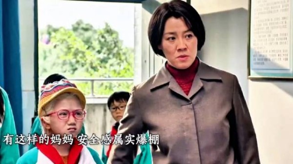 白化病女儿被同学歧视欺负，妈妈无条件保护，谁不羡慕这样的好妈妈