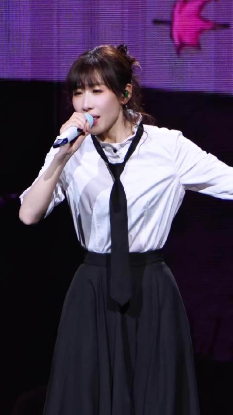 任素汐展现生死松弛感,自信女人最美丽