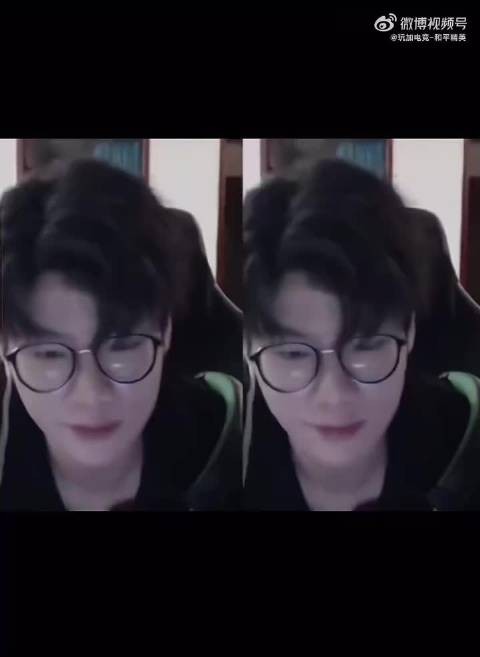 往年今日 @TEC33Svan- ️每套西装的记忆点都很强啊 变装越来越帅