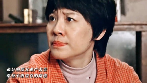 德华又来给邻居带孩子，未逃离原生家庭
