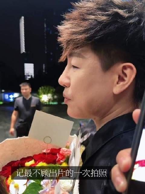 当你与偶像胡彦斌近在咫尺,呼吸可闻,哪还顾得上举起手机?
