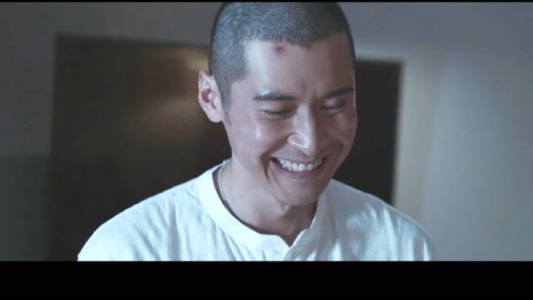 阿妹勇敢面对偏见，坚守自我接纳缺憾