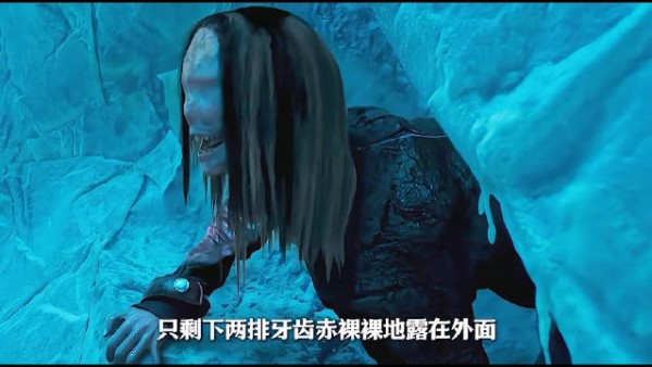 女人掉进了冰封的裂缝中没想到变成了无脸怪影视解说
