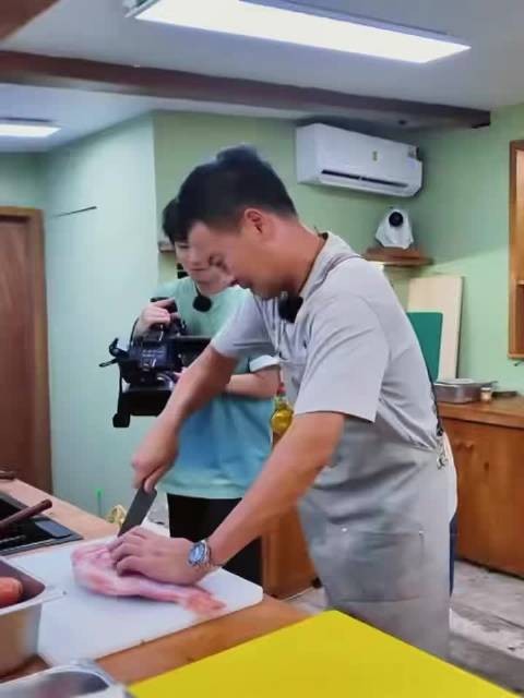 王俊凯中餐厅10一镜到底领舞全能