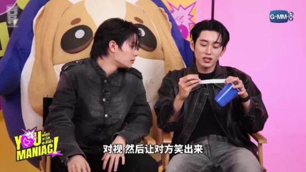 对视笑成这样但是亲嘴不笑谁懂