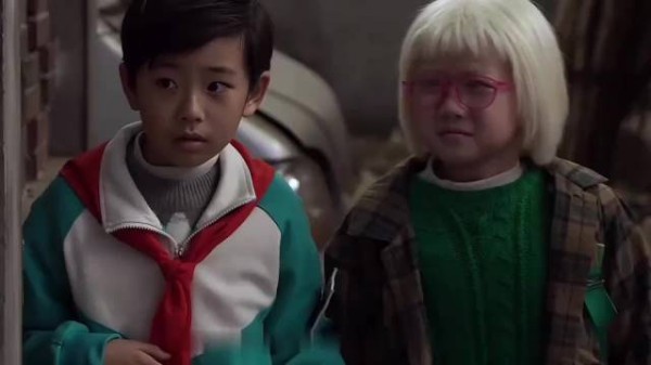 老太太说的话糙理不糙句句有道理，但是这么小的孩子又有什么错误呢