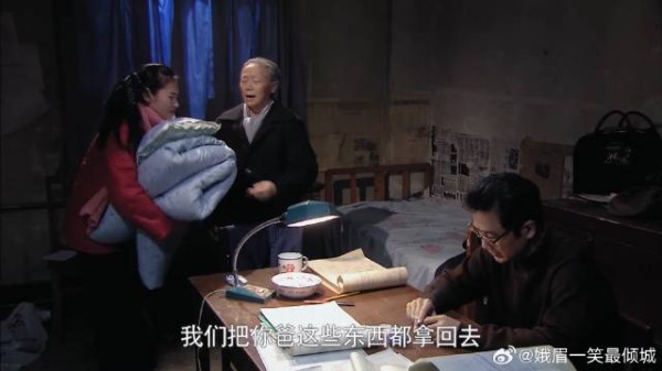 母亲强势卷走铺盖,闹分居的佟志没招,只能屁颠屁颠回家