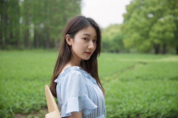 有老公的女人，要是默许你越界，那就是动了真情了，你可得当心