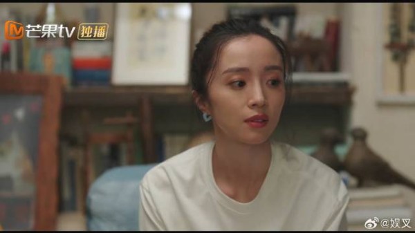 美女给胡老师按摩，娜娜秒懂有情况，找机会溜走