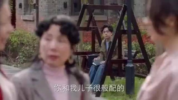 高学历美女竟然嫁不出去,相亲角大妈直言:还不如结过婚的