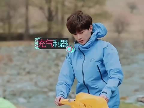 杨洋花少2落单名场面,青涩真诚引网友回味