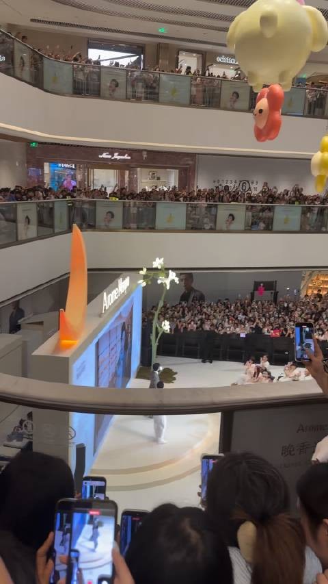 cincinsociety notjustpajama 明星和粉丝双向奔赴的爱 杭州恒隆广场