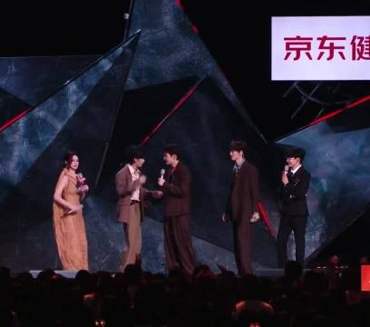 王赫野正数第一懂张彬彬，搭档默契互动精准