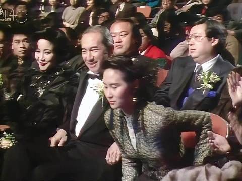 赌王何鸿燊年轻时候:与女儿何超琼共舞,为张国荣颁奖,幽默风趣