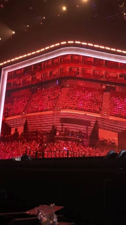 罗云熙演唱会嘉宾秦昊，温柔合唱引全场听醉