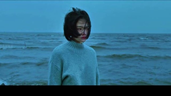 活在光亮里的人,永远不懂泥沼里的绝望,易遥的悲剧看哭无数人 电影解说