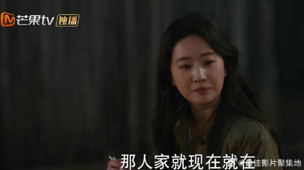 红豆对之遥产生兴趣,在烧烤摊打听过往,不料被抓现行!