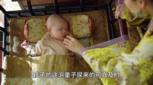 小孩的这泡童子尿来的可真及时,竟找出了暗中虐待自己的真凶