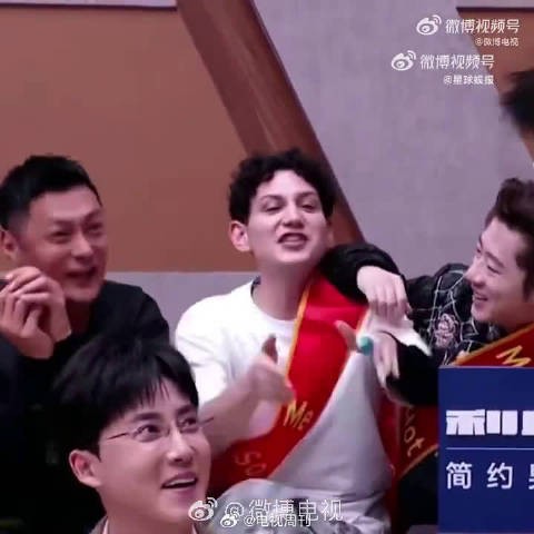 明明可以选择休整，还是选择站上舞台，能感受到他对演出的看重