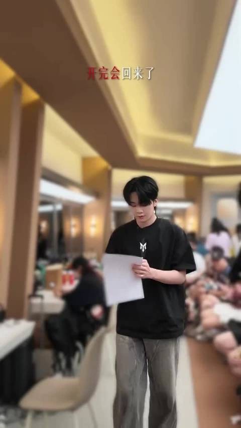 王赫野你的眼神诞生记，专业工作魅力十足