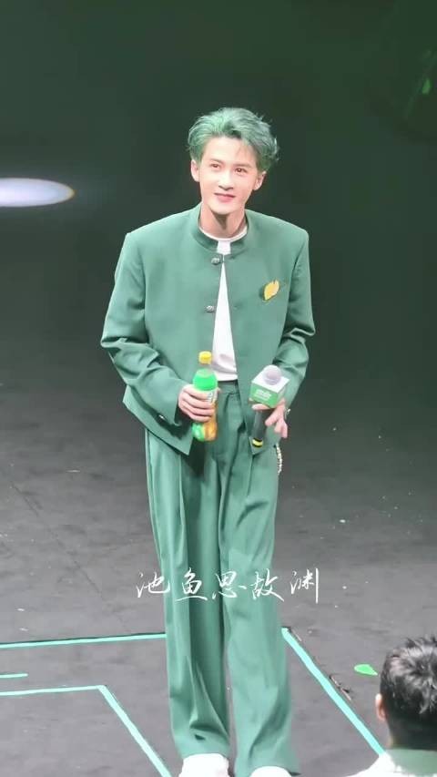 啊啊啊啊檀健次好帅！神颜驾驭起绿发也轻轻松松
