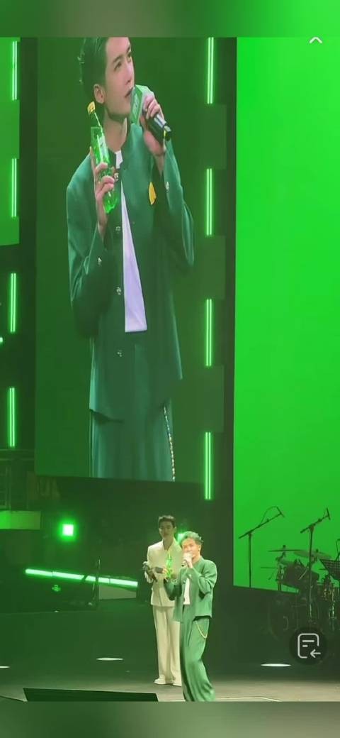 檀健次和台下观众大合影,期待檀健次的音乐舞台