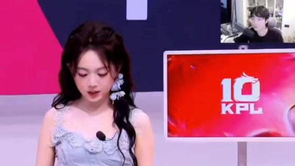 灵儿明显慌了 刘姐报台词的时候有飞她脸上了